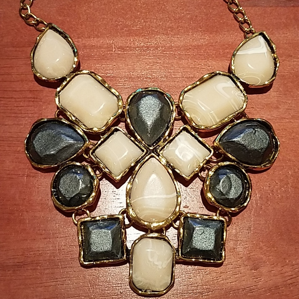 Fashion jewelry pinky gray stone necklace